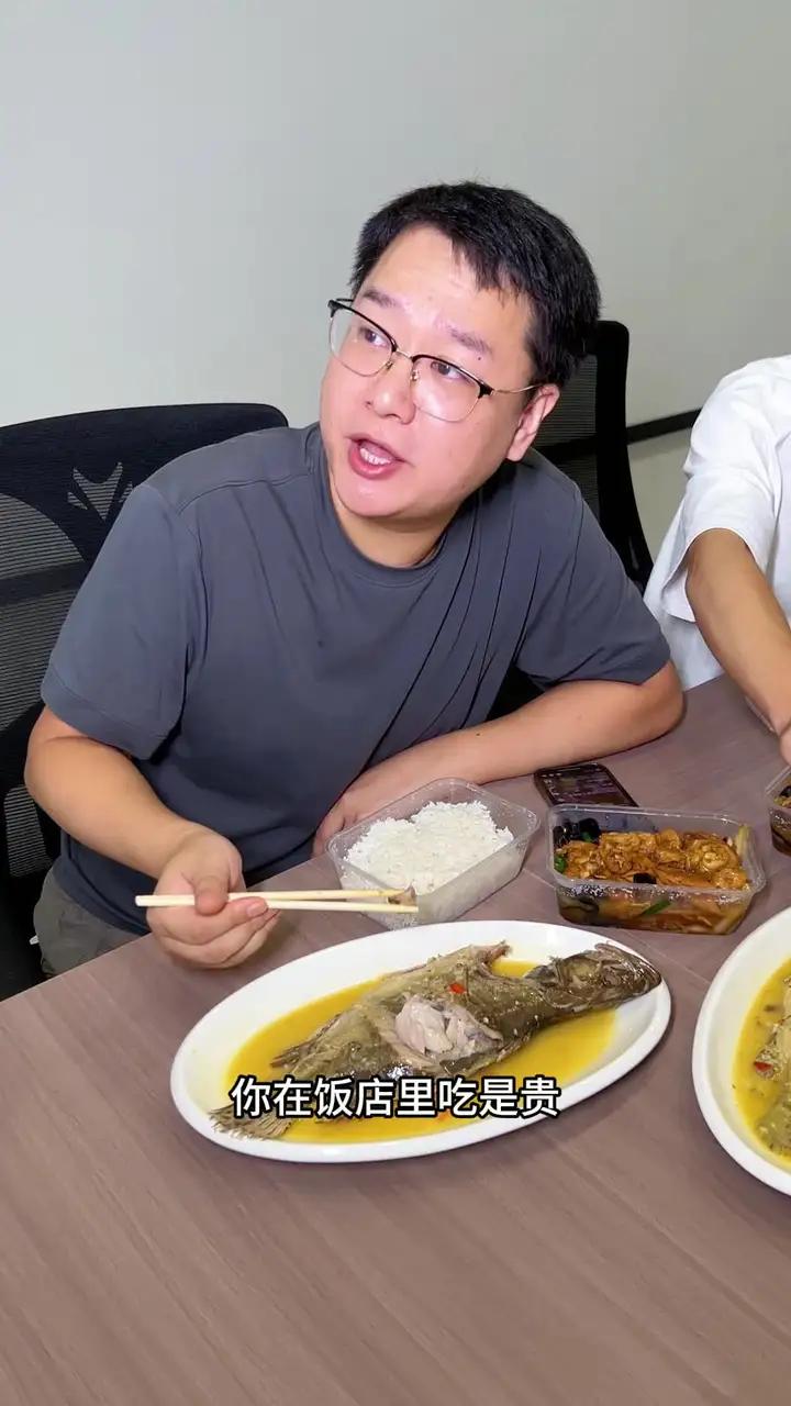正宗黄山臭鳜鱼,闻着臭吃着香,饭店一条臭鳜鱼的价格,我给你们发三条