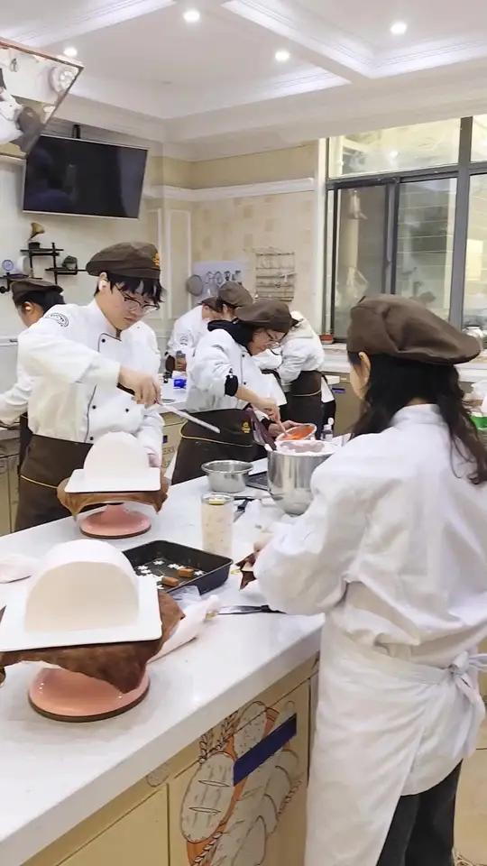 学西点烘焙培训学费多少钱?学西点烘焙培训学费多少钱?沈阳蛋糕烘培培训学校,沈阳最有名的蛋糕