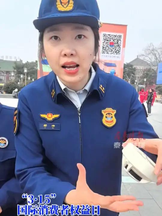 “3·15”国际消费者权益日,消防小姐姐现场讲解如何辨别烟感 齐鲁晚报·齐鲁壹点 郭健  
