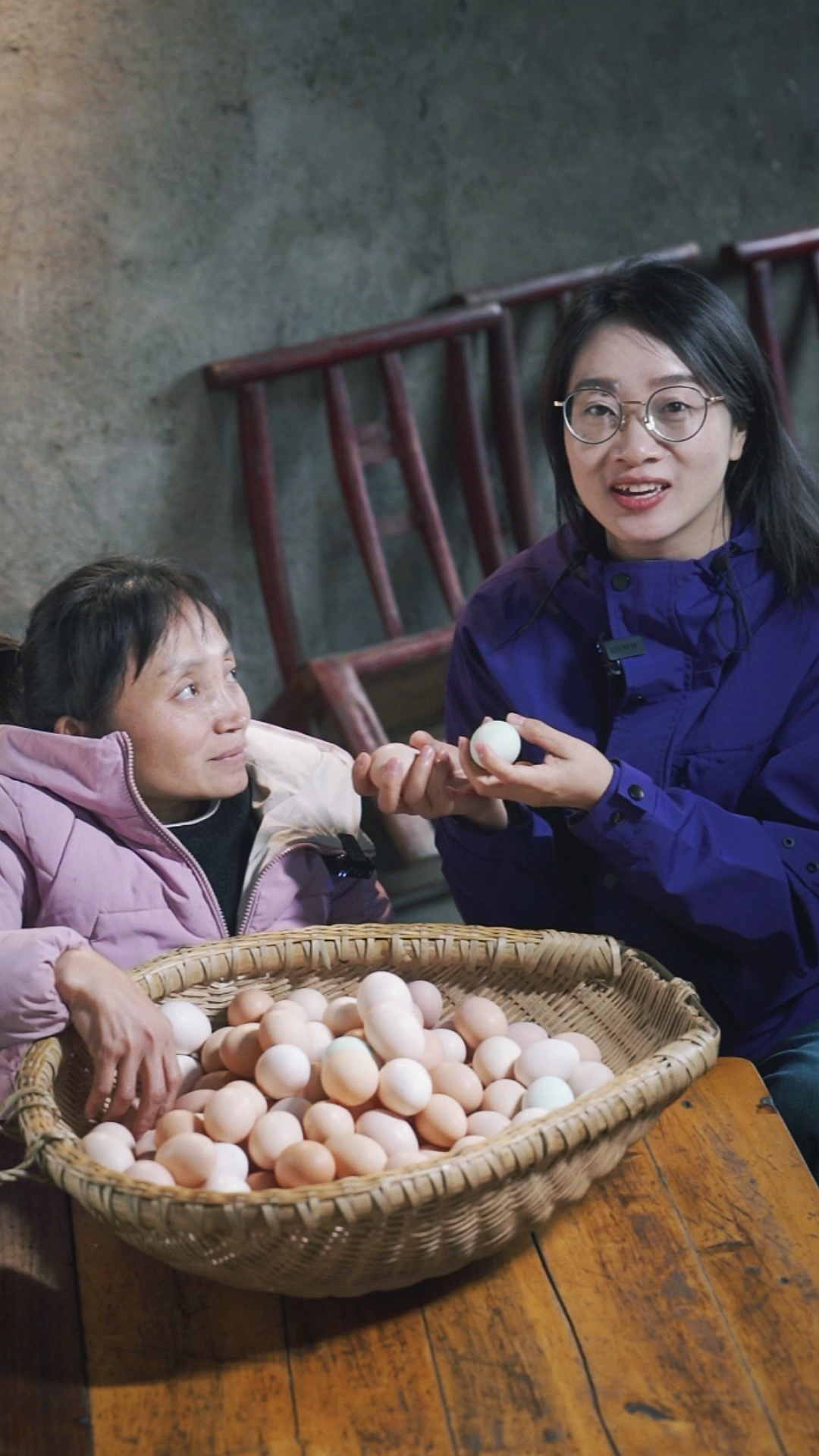 桑植“瓷娃娃”陈云华养在山里的土鸡日行两万步,每一颗蛋都要从山林中捡回来