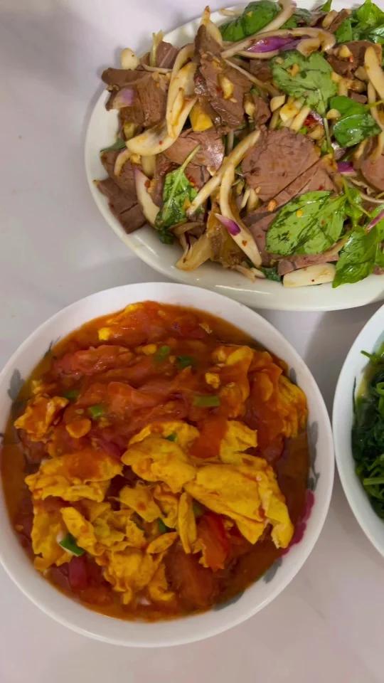 炫饭啦!还是家里的饭菜最好吃