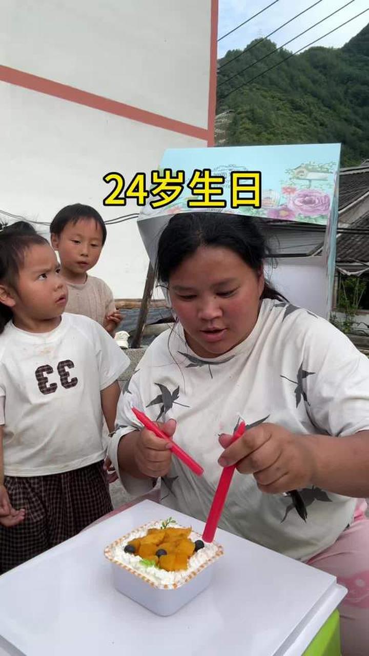 生日收到老公第一次买的蛋糕和大龙虾，太幸福了