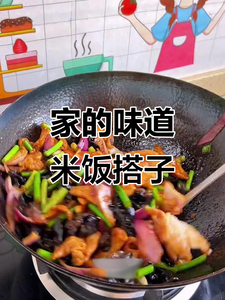 家常米饭配过油肉,满满一桌都是幸福的味道