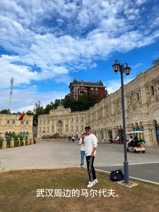 国庆小长假不想人挤人的,可以选择湖北省的小三亚。咸宁嘉鱼的蜜泉湖度假村. 千年传说九头鸟现