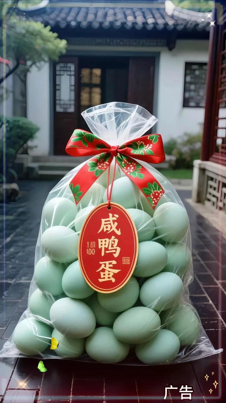 烤海鸭蛋。烤海鸭蛋配稀饭的美味吃法。将烤海鸭蛋剥壳放入碗中,用勺子轻轻碾碎,橙红油亮的蛋黄