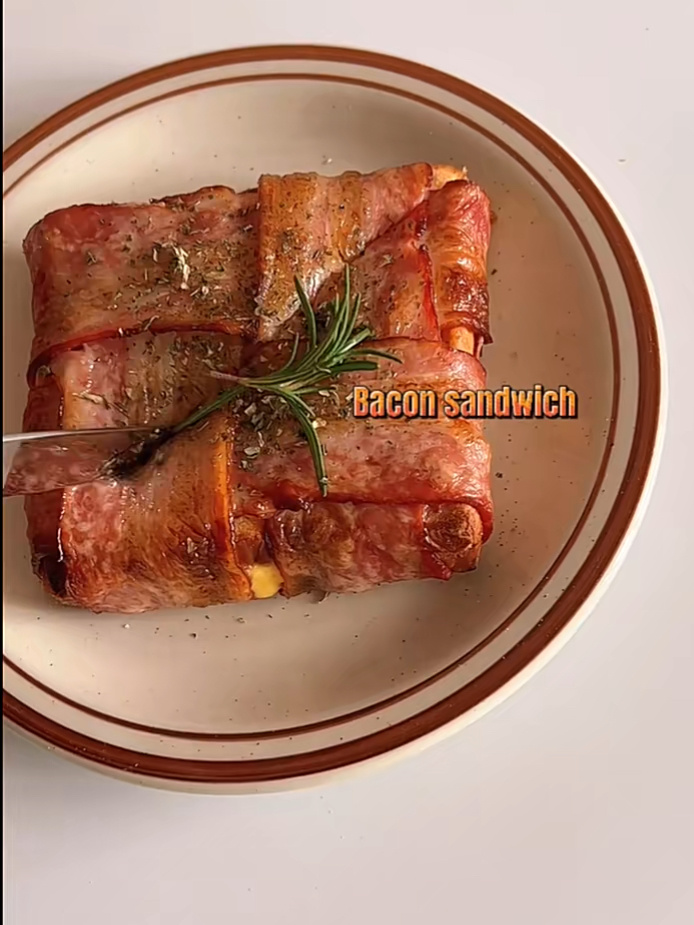 爆浆芝士培根煎蛋三明治好好吃!真的爱了!