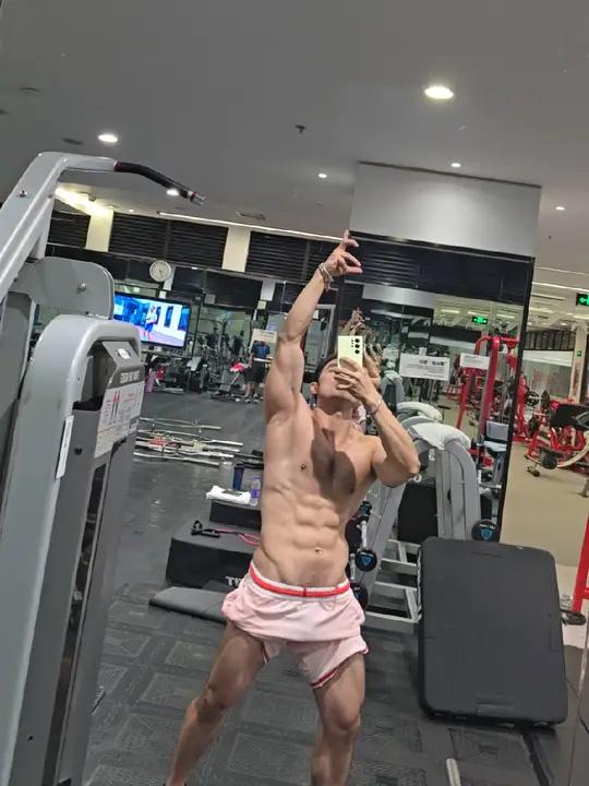 人鱼线腹肌王子殿下 腹肌 人鱼线 胸肌 腹肌男友 自律 8块腹肌 肌肉型男