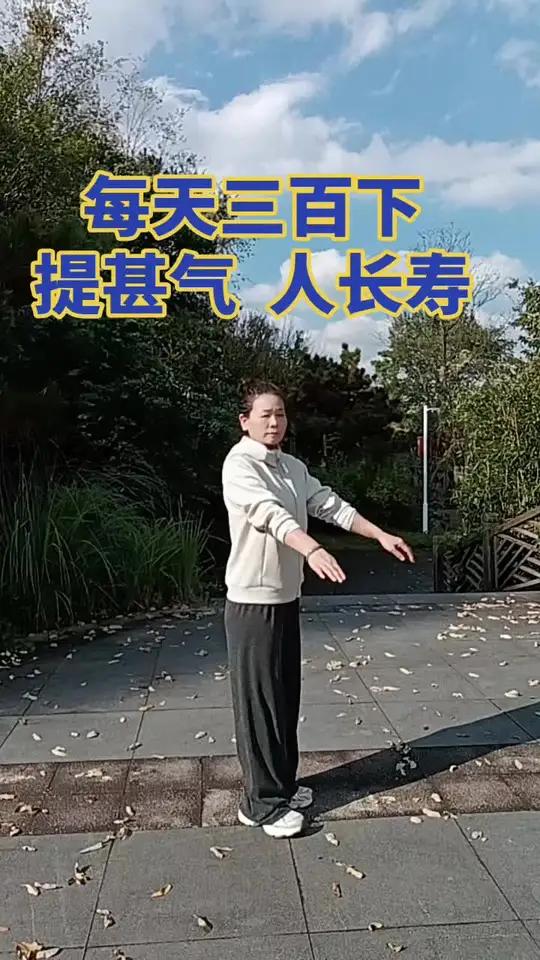 1、定时定量吃饭:每天三餐尽量固定时间吃饭,不要饥一顿饱一顿,这样对肠胃不好,也影响身体正