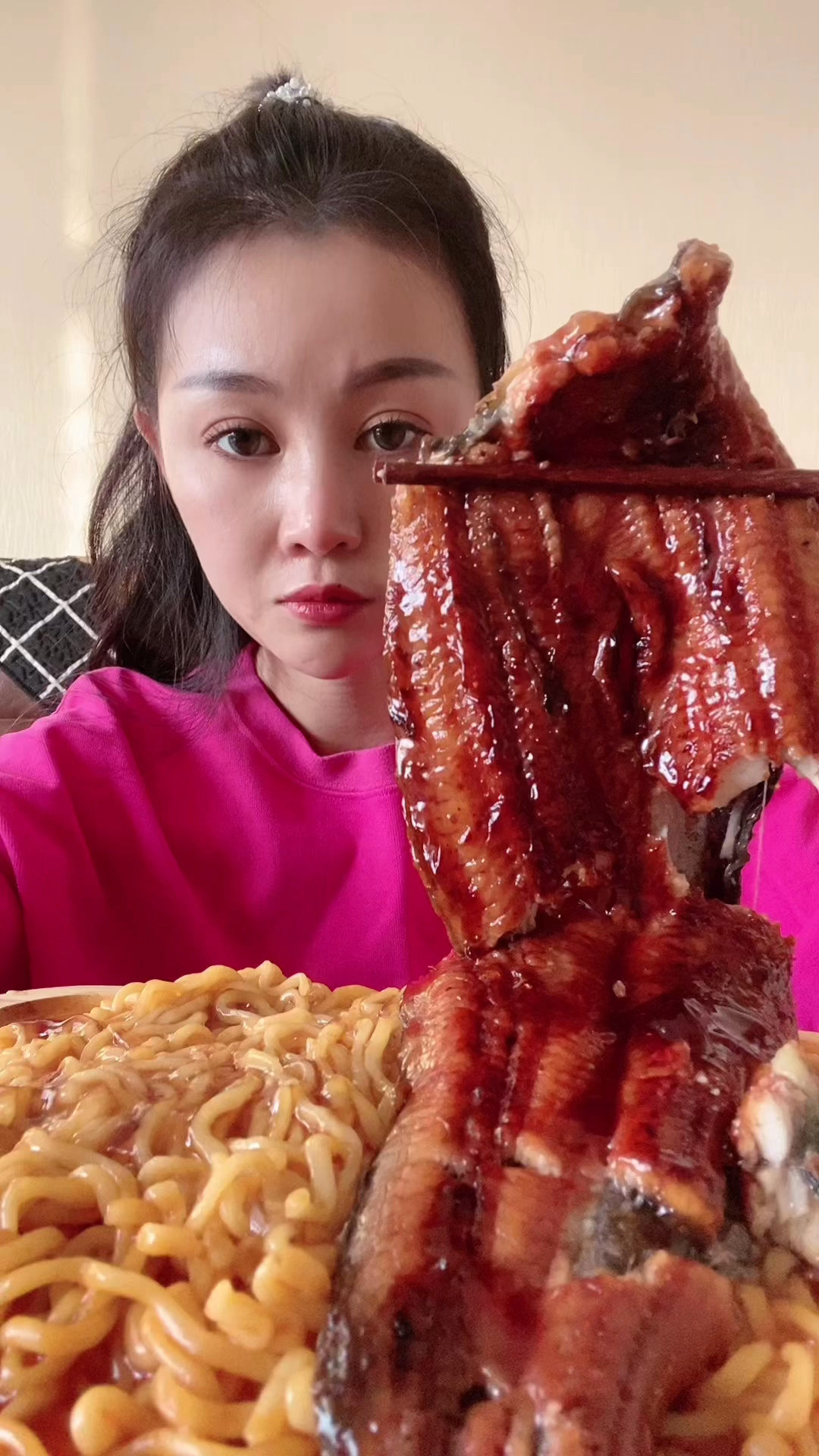 鳗鱼火鸡面,鳗鱼竟然有刺