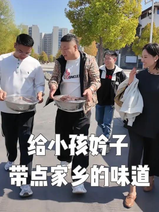 带家人们吃个地锅鸡。