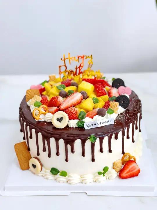 生活的仪式感,从这一口甜蜜开始。愿每一岁都奔走在热爱里,儿子生日快乐!生日蛋糕制作过程烘焙