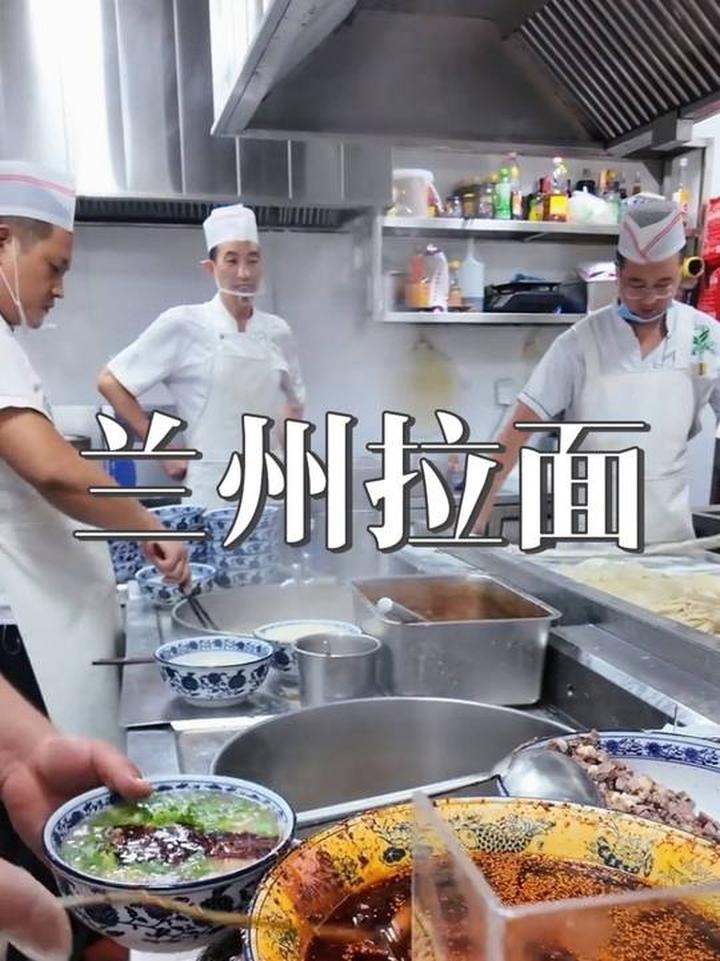 在北京,连兰州人都愿排队一小时吃的牛肉面