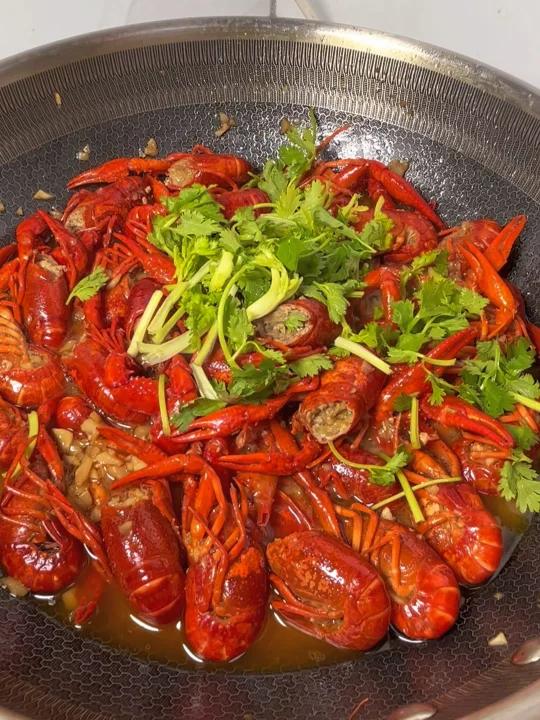 这个季节的蒜香小龙虾这么做太好吃了