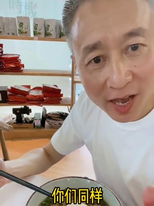阳春面在上海是最基本的做法