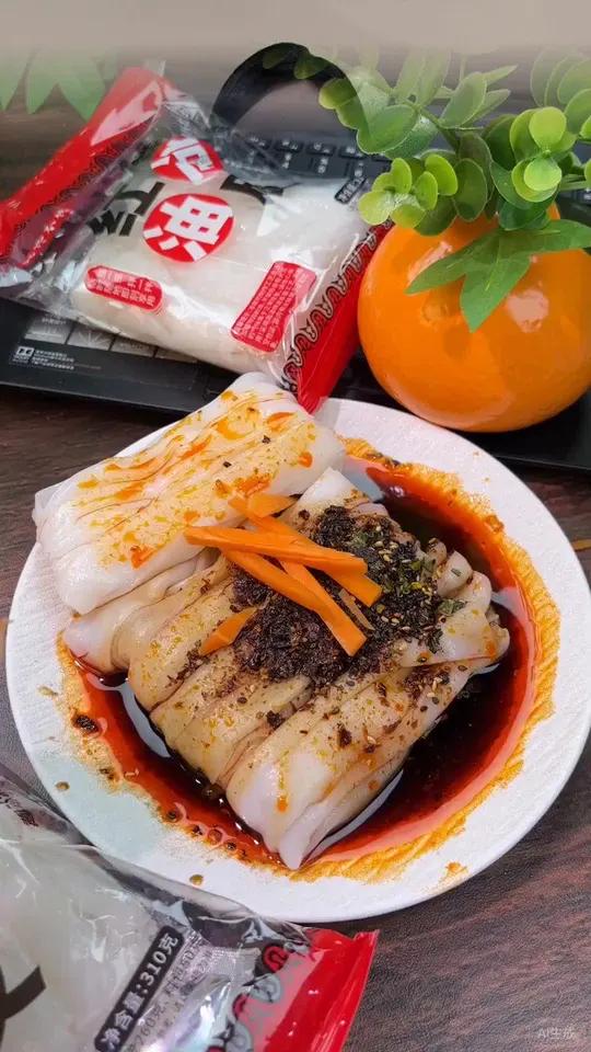 貂馋不馋鲜凉皮套装含 7 袋,每袋 310 克。麻酱红油即食风味,速食轻食兼备,宿舍方便之