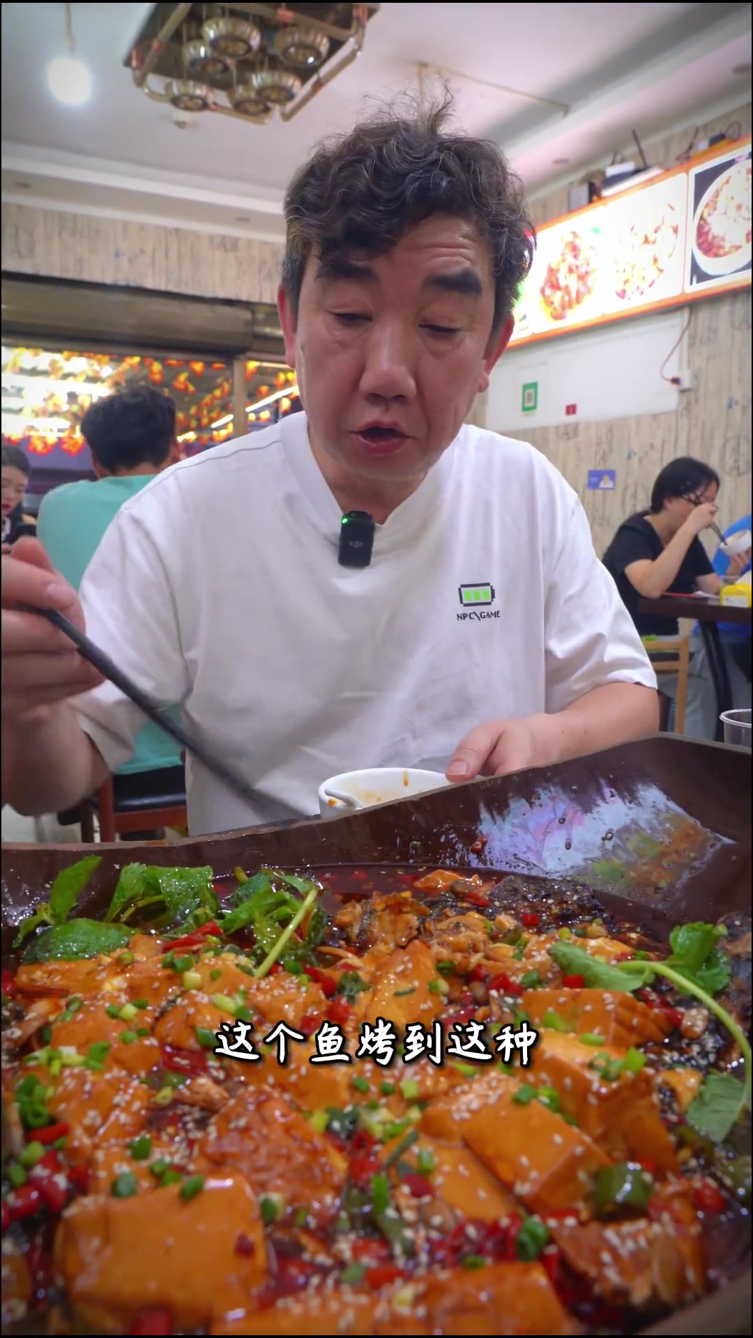 今天跑去金华吃了个瓦罐豆花烤鱼,连吃三碗饭,口水淌了一桌子