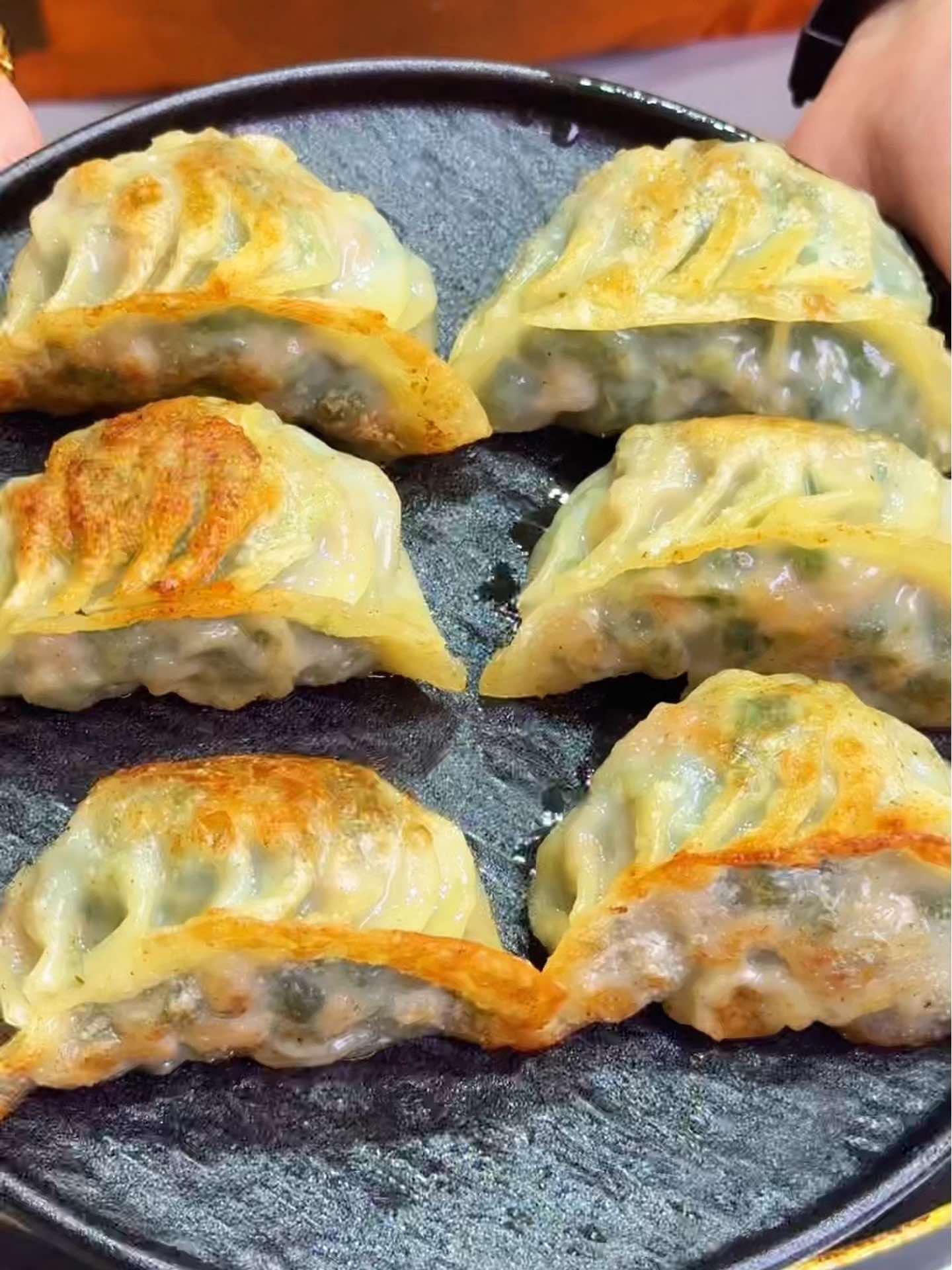 皮薄馅靓啖啖爆汁的韭菜饺子,是茶楼同款必点的点心!妈呀太香了 大人小孩都爱吃 饺子 早餐 
