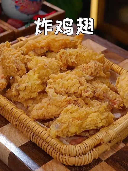 孩子暑假在家想吃炸鸡翅，自己在家做真的太简单了，外皮酥脆里面鲜嫩多汁，干净卫生又香又好吃