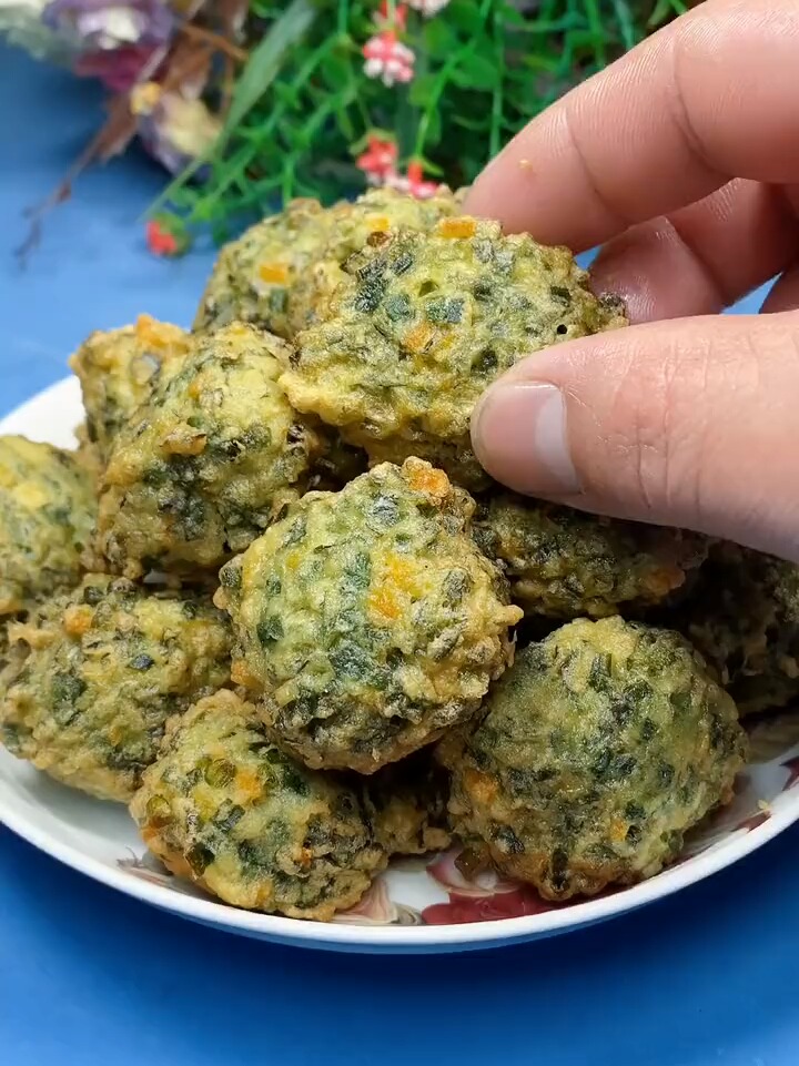 韭菜丸子,外酥里软,鲜香可口,做法简单
