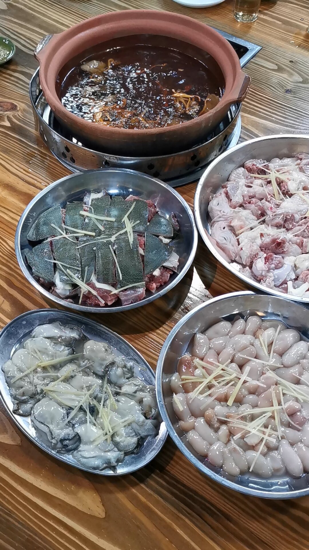 鸡子生蚝水鱼鸡煲