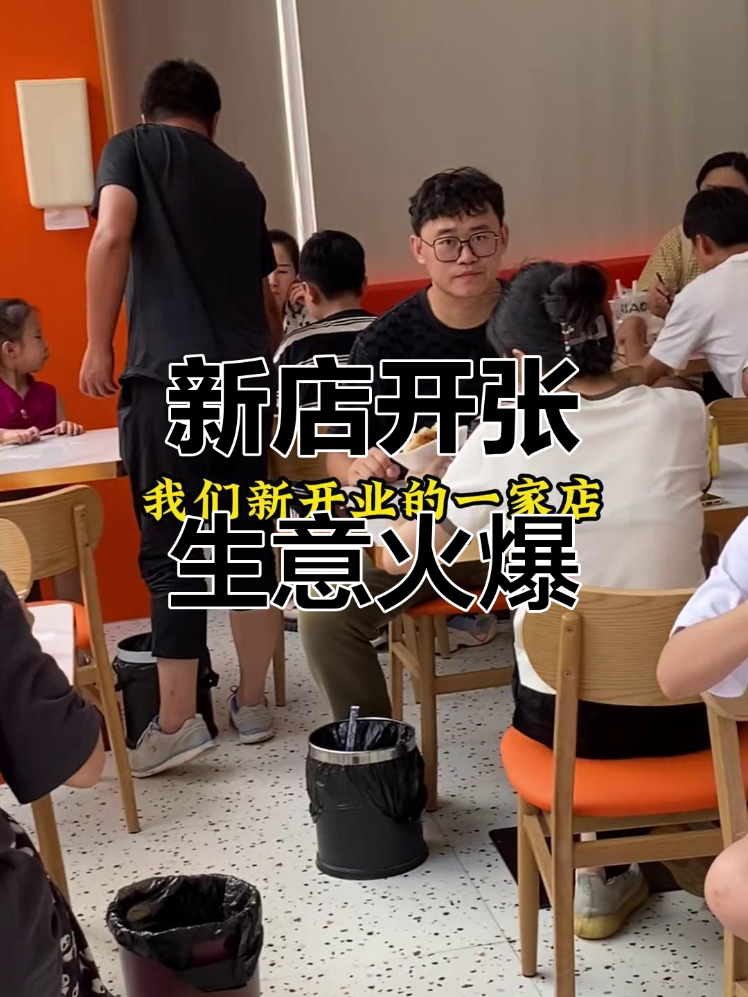 港区新店开业,酸辣粉和肉夹馍热销,日营业额轻松破三千