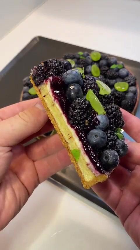 超适合夏天吃的黑莓蓝莓派,清爽不腻,清甜可口。西点蛋糕培训 烘焙人的日常 杭州西点培训