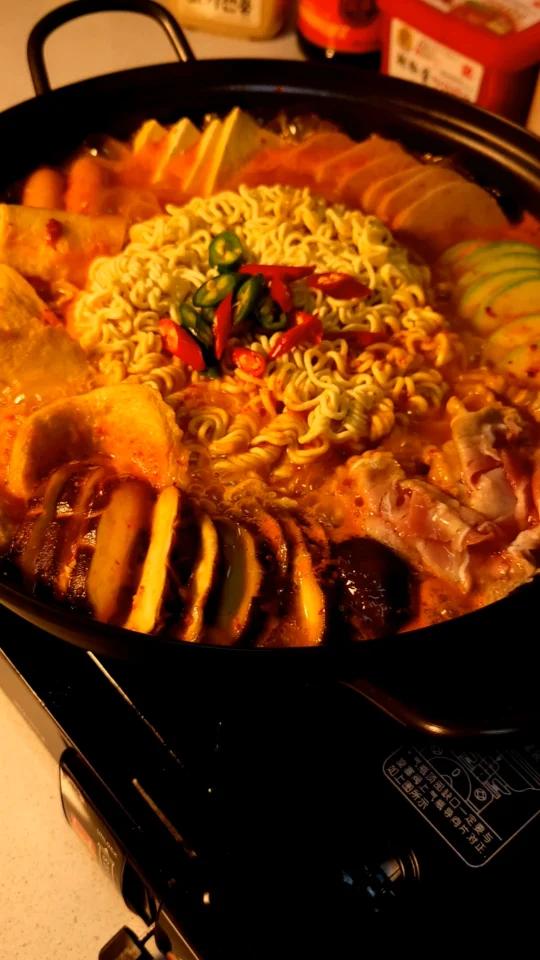 你们要的「韩式部队火锅」做法来啦!