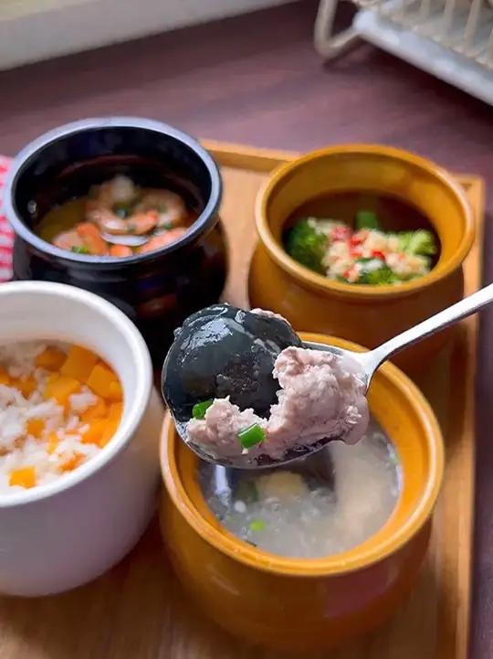 我每天都会炖瓦罐汤给孩子喝,汤鲜肉嫩,营养好喝又滋养,煮饭的时候一起蒸上,饭熟了汤也炖好了