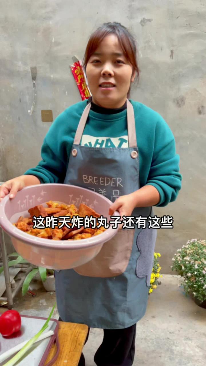 用剩丸子给孩子煮一大锅汤，愿一切早日恢复正常