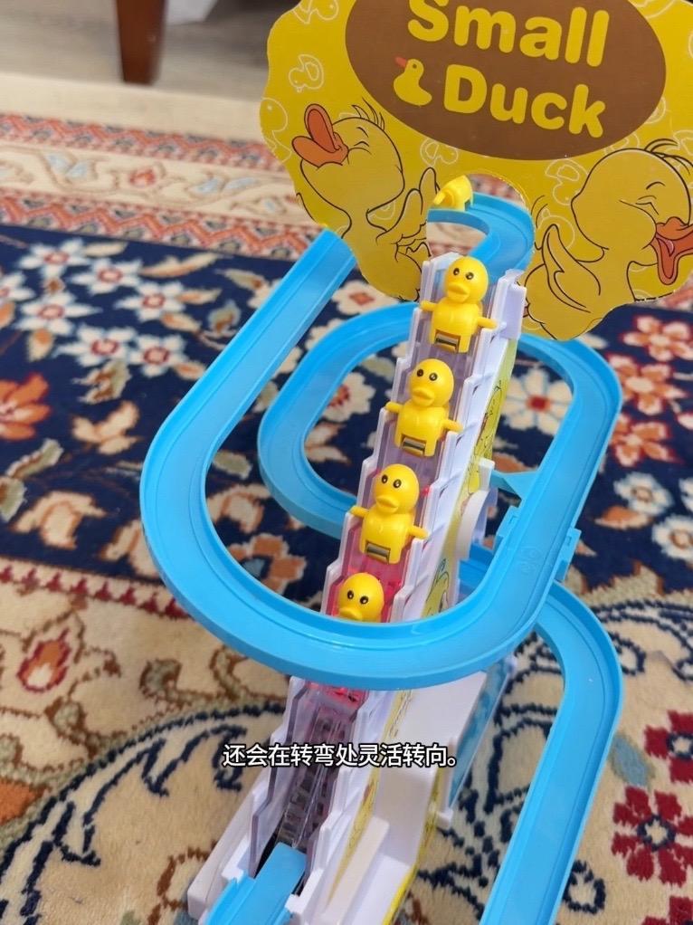 娃看得眼睛都直了,自己动手拼也能玩半天,省心又哄娃 #儿童玩具 #小鸭子爬楼梯玩具 #陪娃