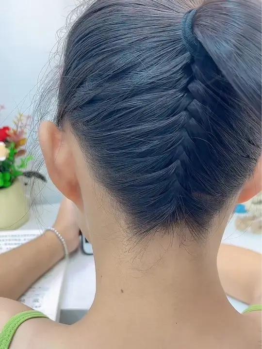 小女孩怎样扎头发好看又简单 每天更新编发教程 手残党也能学会的发型 女孩盘头的简单方法 小