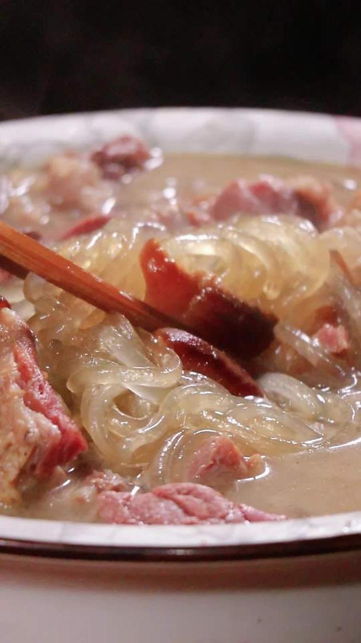 拍摄腊猪脚炖手工粉条，品味盐津的味道