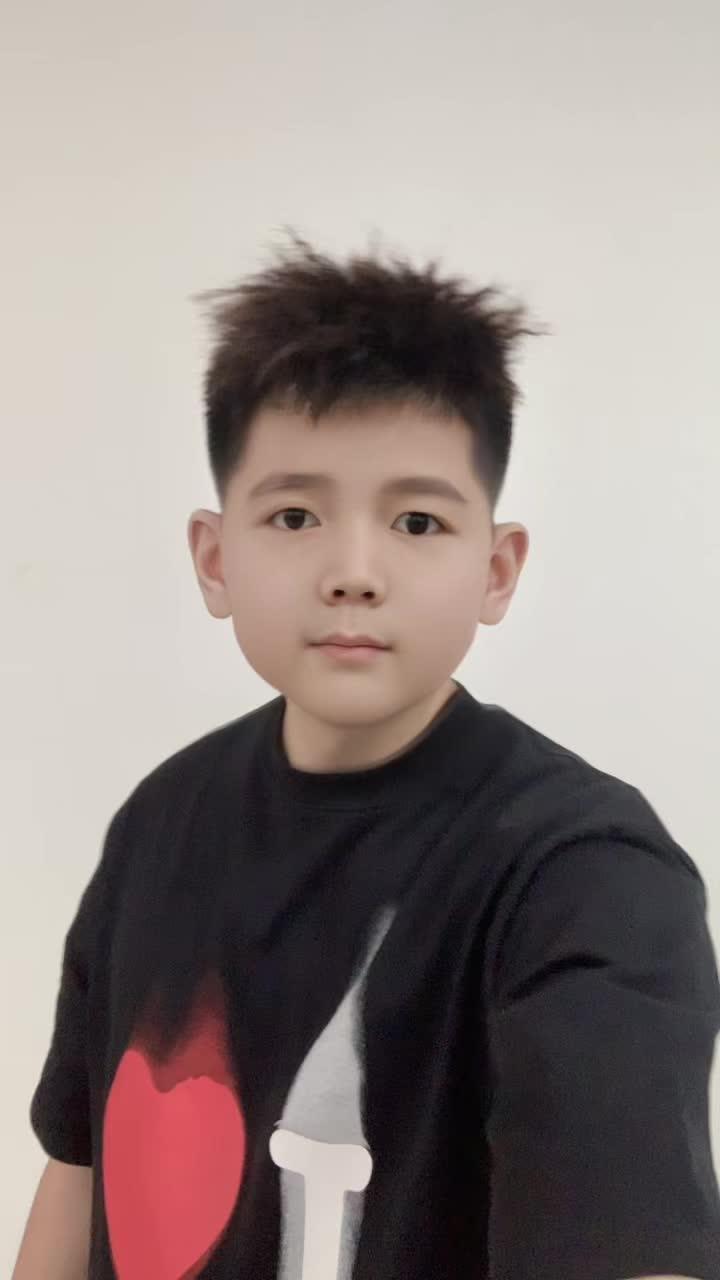 小男孩 酷小孩 最酷的小孩 头型得支棱起来 改头换面