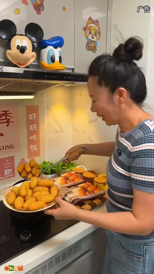 喜欢吃红糖糍粑的姐妹真的可以闭眼入 又好吃又实惠 软糯香甜 好吃到停不下来 好吃到爆 爆浆