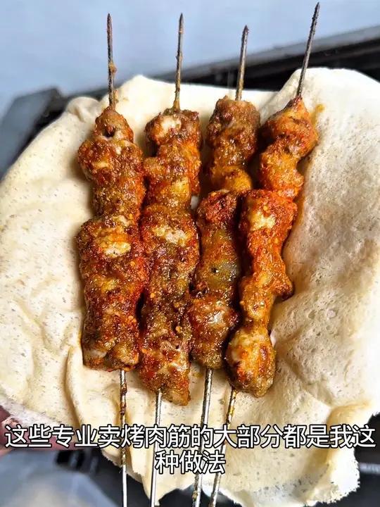 徐州特色美食烤肉筋卷饼 徐州烤肉筋卷饼,用的猪瘦肉,现在都干乱了,有用梅花肉,前腿肉,后腿