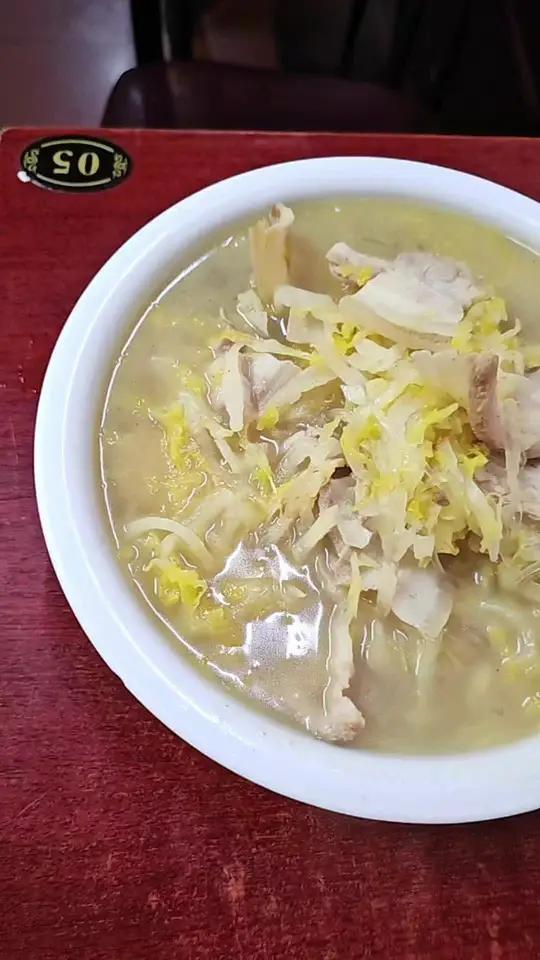酸菜白肉火锅。好水。开离