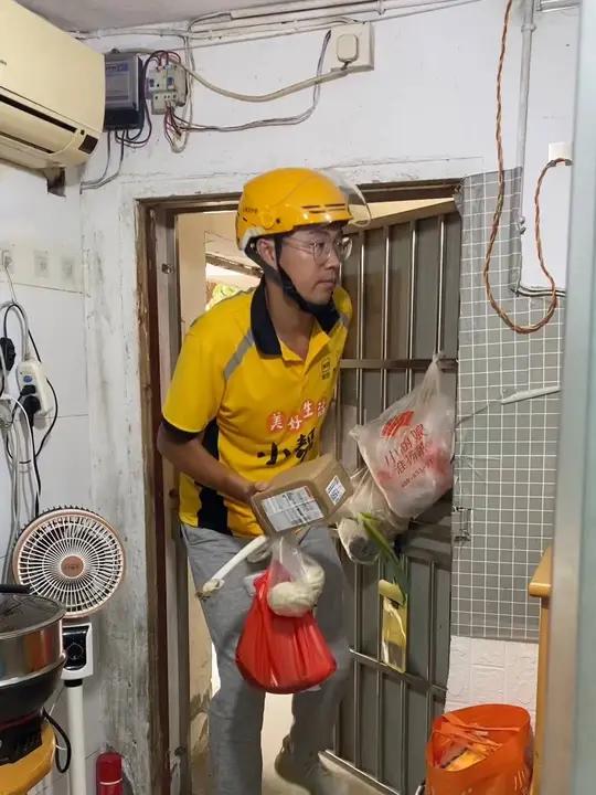 发工资了,花26块买了一条鲈鱼 日常vlog 出租屋的生活 记录真实生活