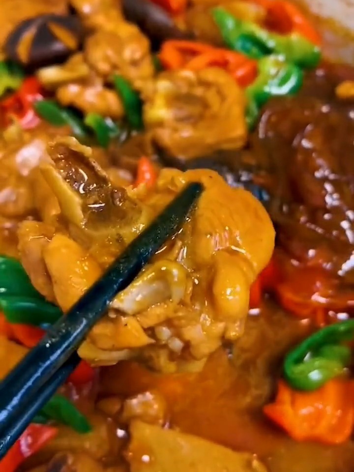 红焖鸡的家常做法,超级好吃