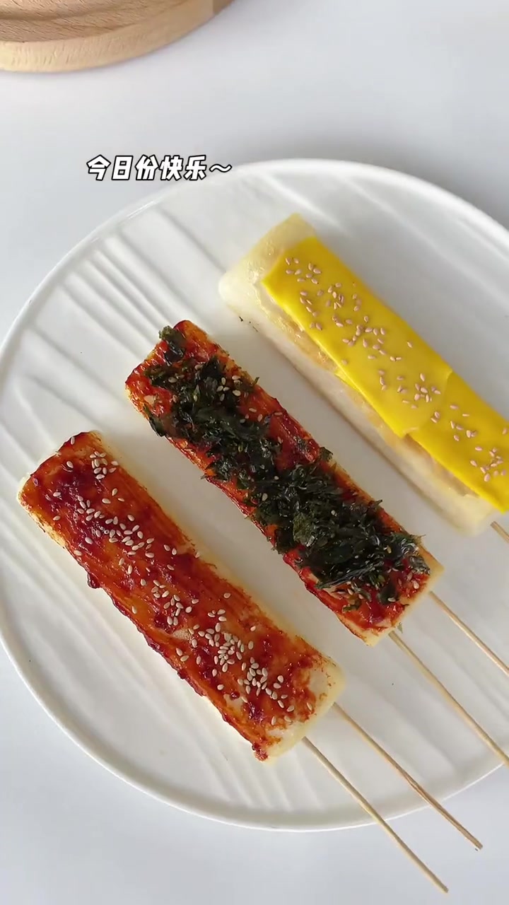 女生兜爱的脆皮年糕,焦香酥脆的外皮,嚼一嚼还糯叽叽的口感