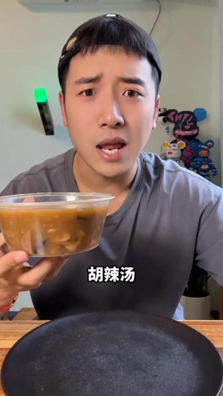 裹满汤汁的油条,胡辣汤包子油条