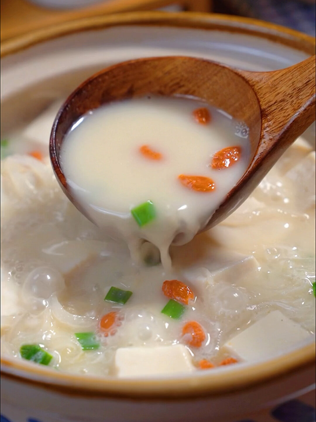 鲫鱼汤这样做,汤跟牛奶一样白