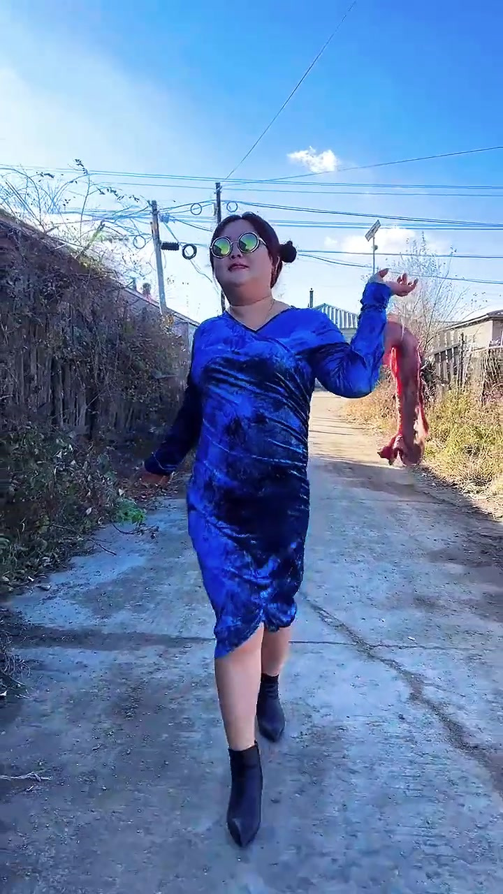 五花肉的窗帘子时尚我看不懂,默默给她做牛腩炖柿子