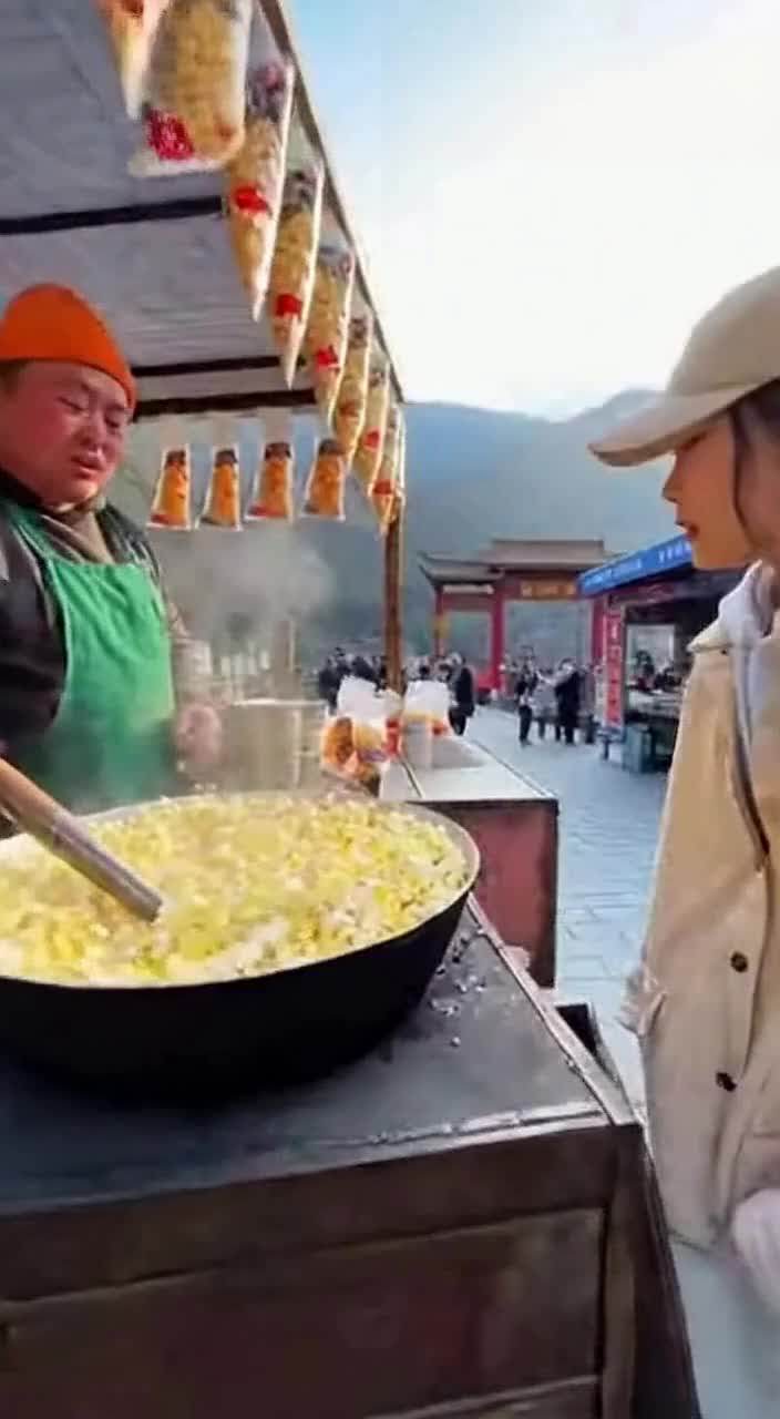 机器人抢爆米花锅，摊主当场傻眼