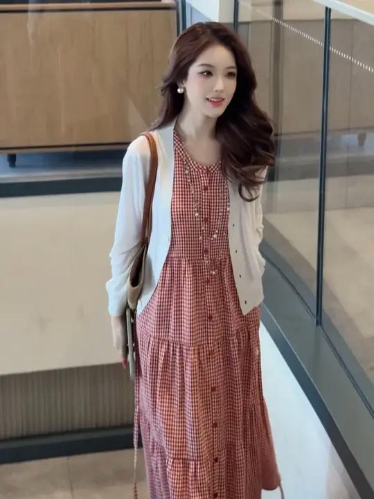 哇塞今天在咖啡店看到一个美女穿的复古红格纹蛋糕裙好好看啊～被吸引了#美出高级感#路人视角#