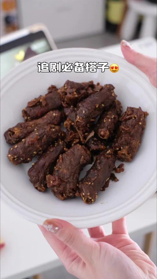 解锁追剧新体验鸭脖配剧 让你欲罢不能