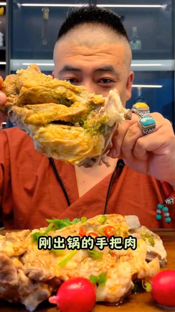 内蒙美食推荐官,刚出锅的手把肉