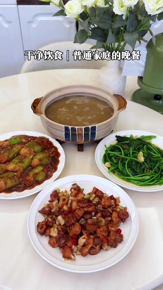普通家庭的晚餐!今日食谱:葱烧鸡腿肉|尖椒金针菇|蒜蓉炒蕃薯叶|莲子百合绿豆沙