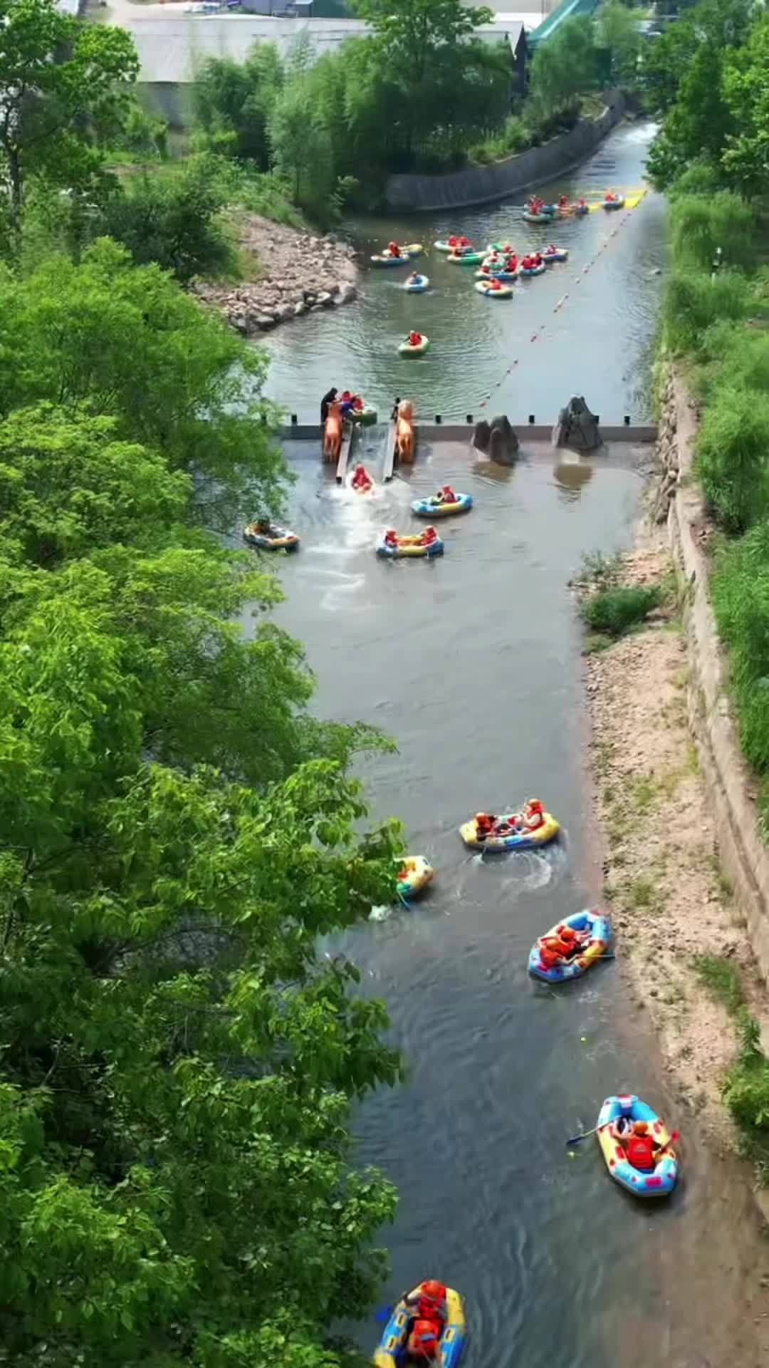 夏河西漂流 小黄鸭漂流 安吉 夏天就要与好友一起漂流 漂流 我估计今年小朋友也要去玩漂流了