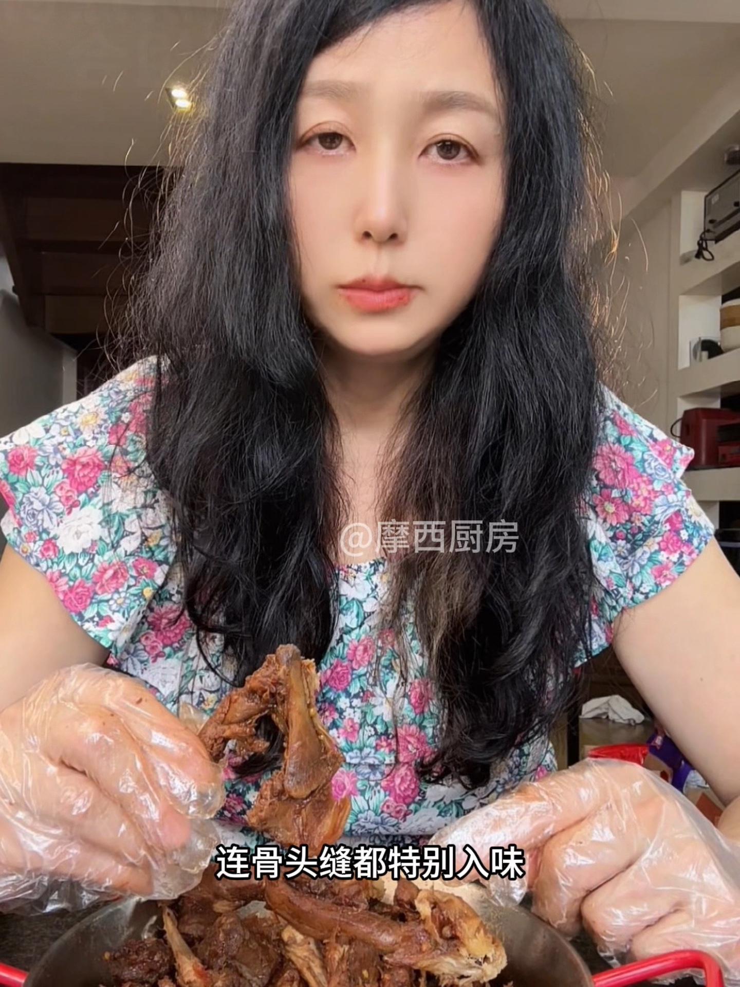 双11寻找吃痴的爱 喜欢追剧的你们,一定要试试这个现做现发短保十天的鸭货组合啊,真的巨香巨