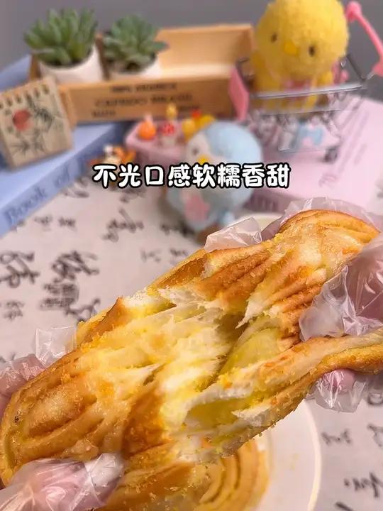 口感湿湿软软,这个椰蓉面包太哇塞了,当做早餐下午茶夜宵零食都可以 左烘右焙面包 大人小孩都